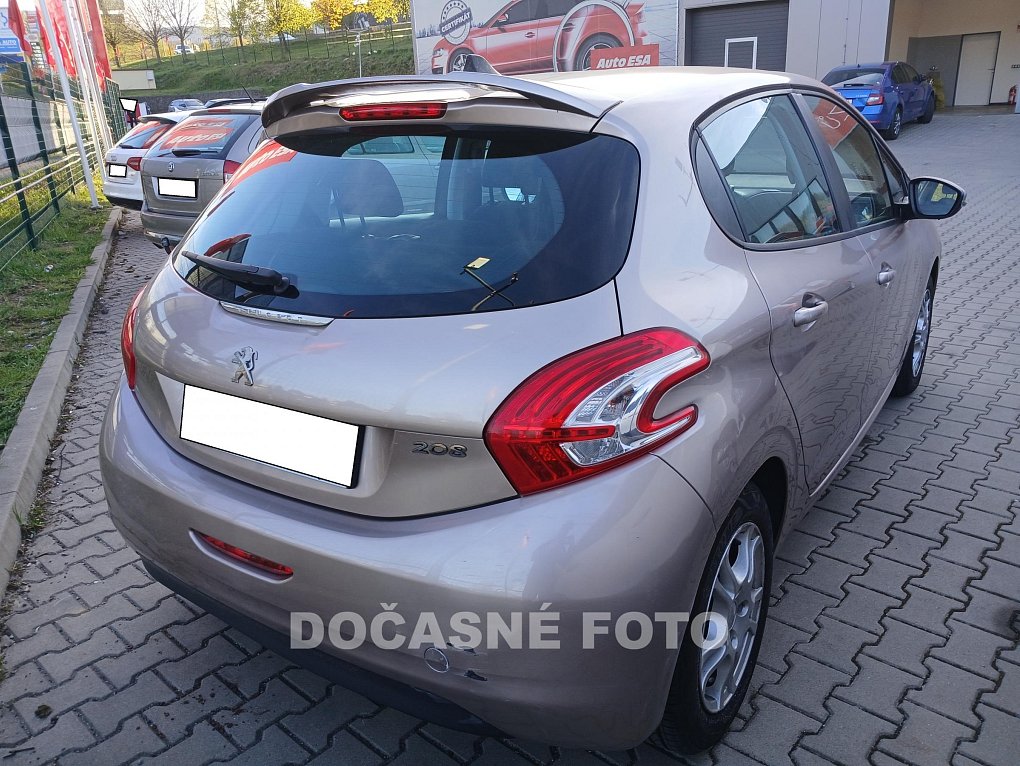 Peugeot 208 1.2i 