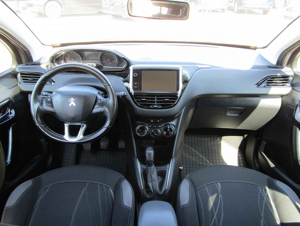 Peugeot 208 1.2i 