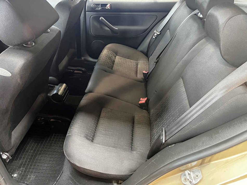 Volkswagen Golf 1.6i 