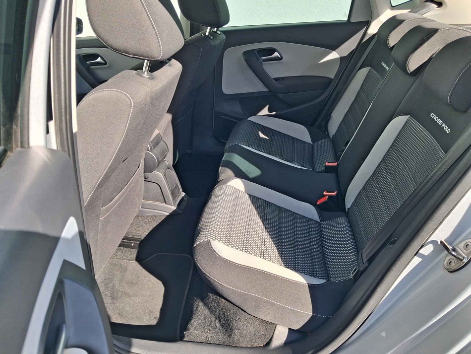 Volkswagen Polo 1.2 TSi CROSS