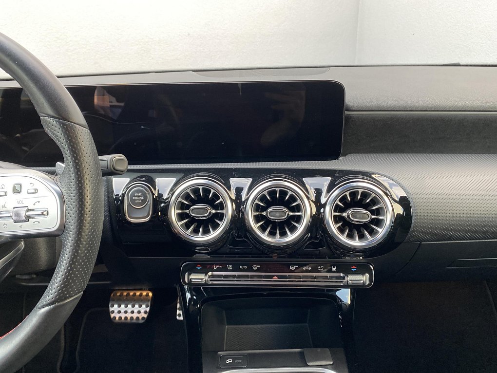 Mercedes-Benz Třída A 1.3  A250e