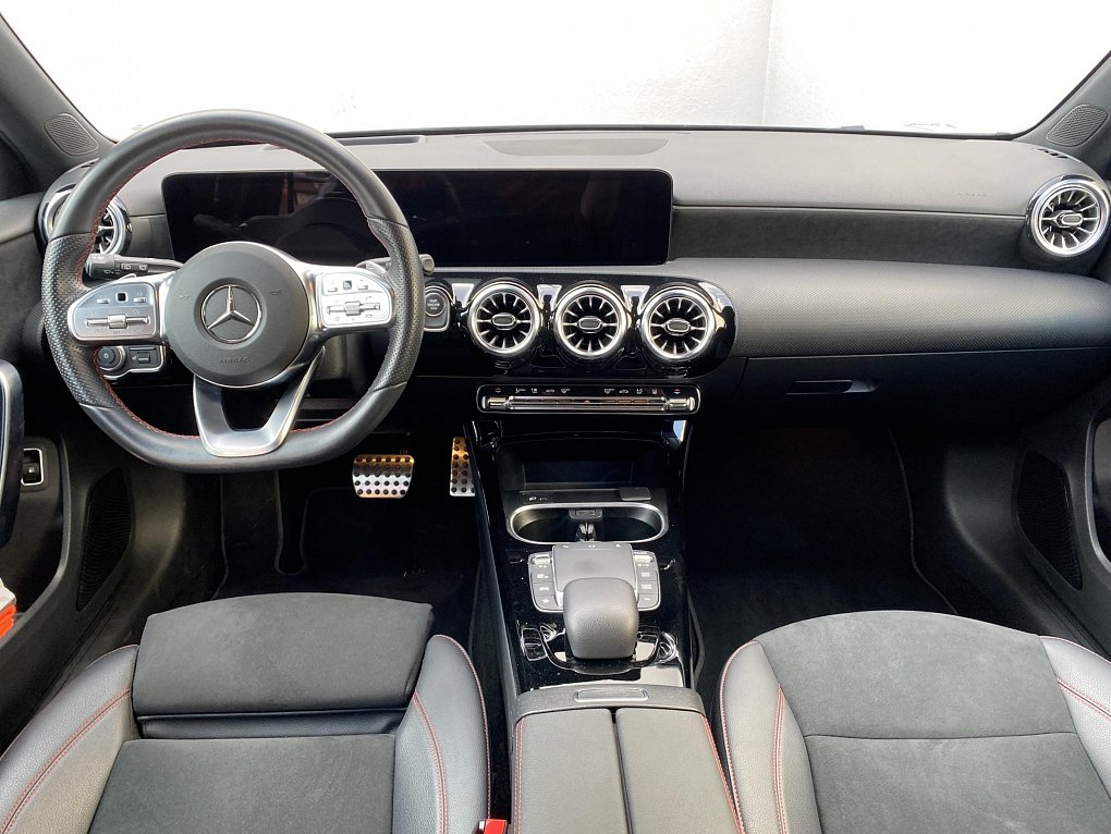 Mercedes-Benz Třída A 1.3  A250e