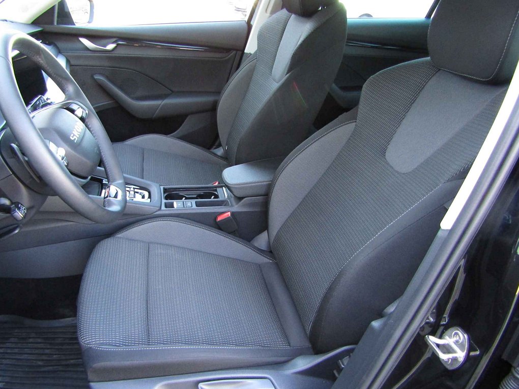 Škoda Octavia IV 1.5 TSi m-HEV Selection