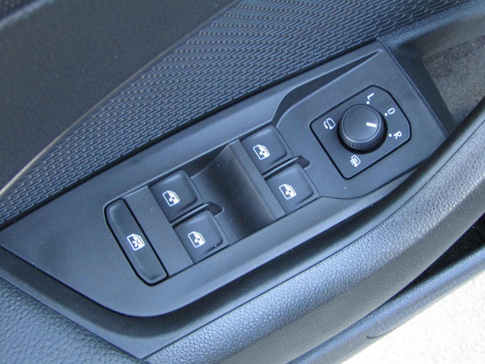 Škoda Octavia IV 1.5 TSi m-HEV Selection