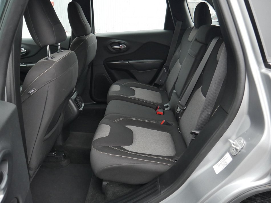 Jeep Cherokee 2.0 MTJ Longitude