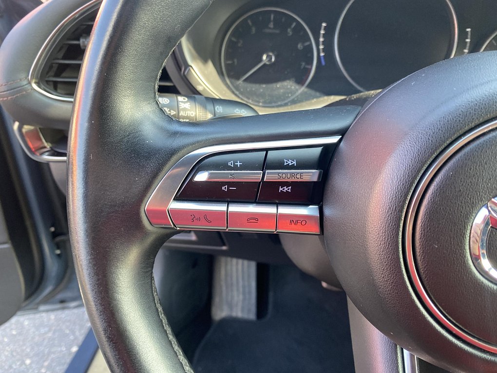 Mazda 3 2.0i  Takumi