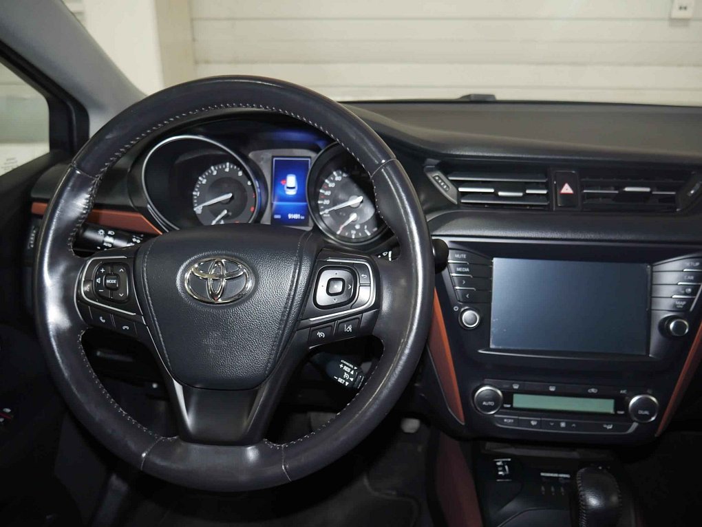 Toyota Avensis 1.8i 