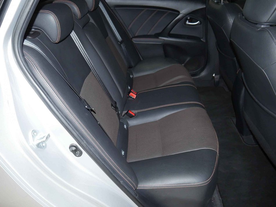 Toyota Avensis 1.8i 