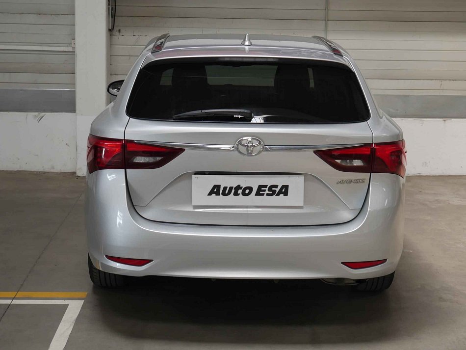 Toyota Avensis 1.8i 