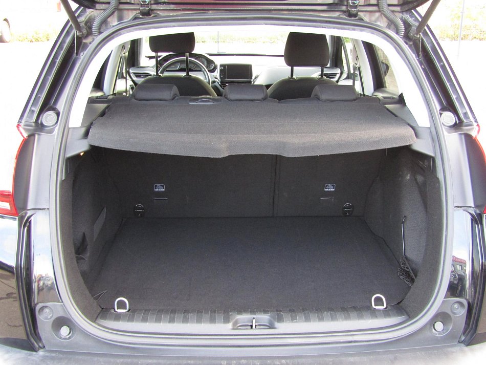 Peugeot 2008 1.2PT Signature