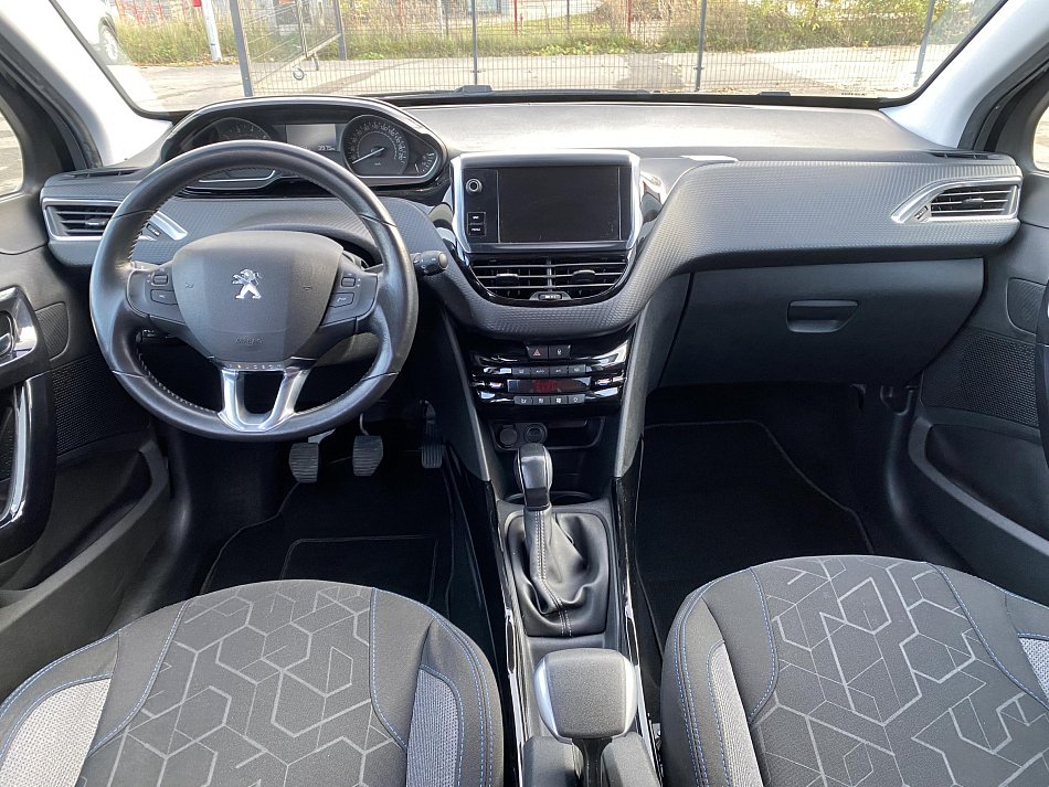 Peugeot 2008 1.2PT Signature