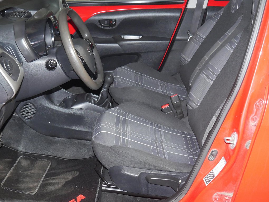 Peugeot 108 1.0i 
