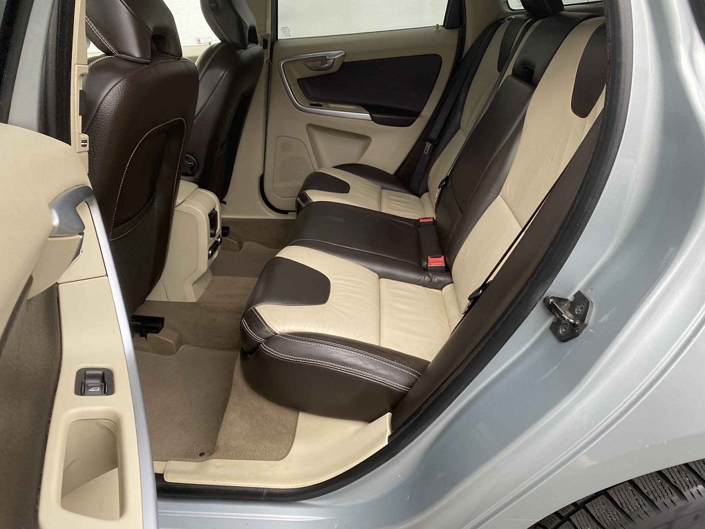 Volvo XC60 2.4 D5 Summum 4WD