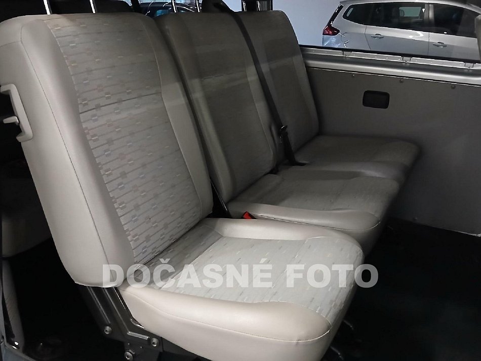 Volkswagen Transporter 2.0 TDi  9míst