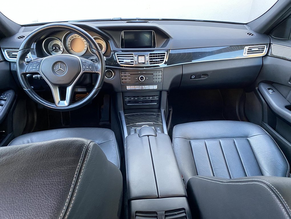 Mercedes-Benz Třída E 3.0 CDi Avantgarde E350 4M