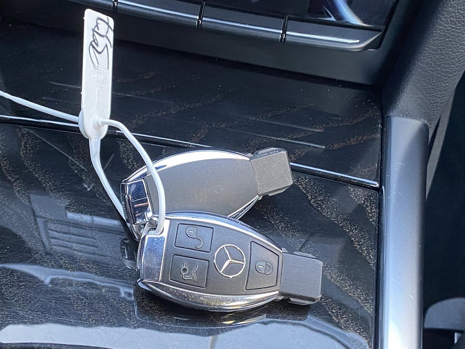 Mercedes-Benz Třída E 3.0 CDi Avantgarde E350 4M