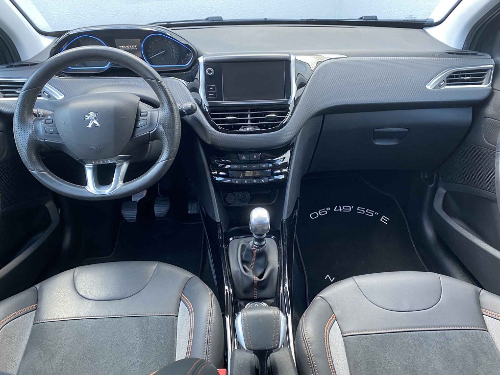 Peugeot 2008 1.2PT Crossway