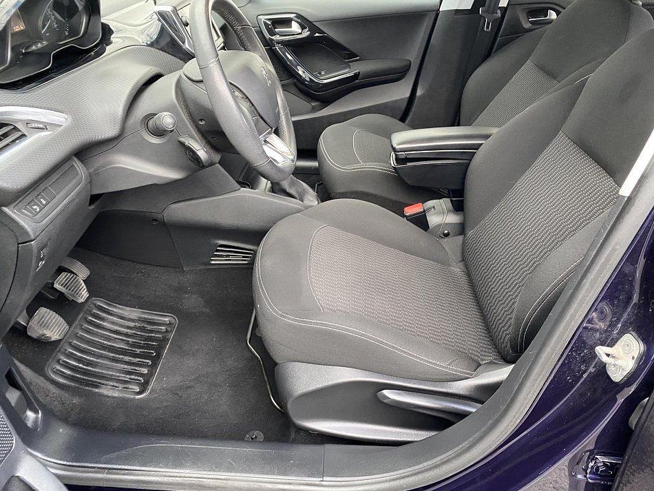 Peugeot 208 1.2i Style