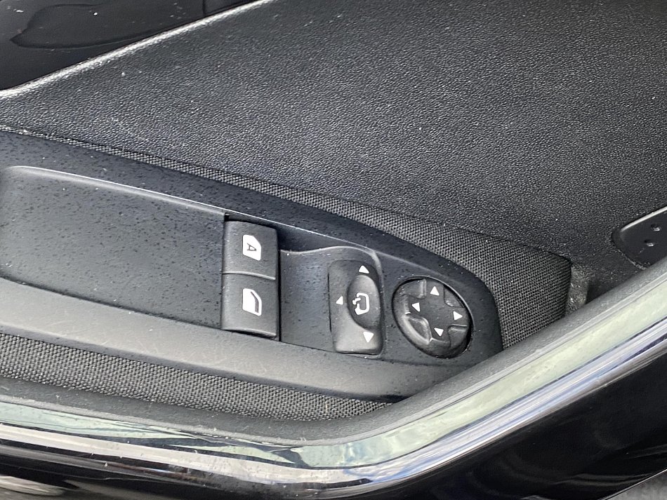 Peugeot 208 1.2i Style