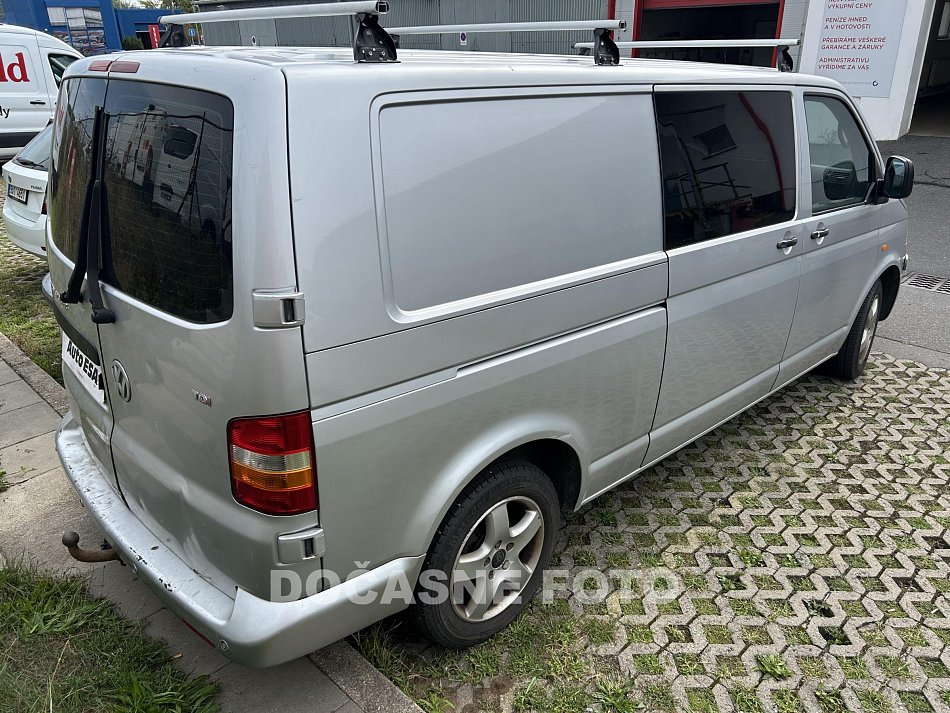 Volkswagen Transporter 2.5TDI  L2 5míst