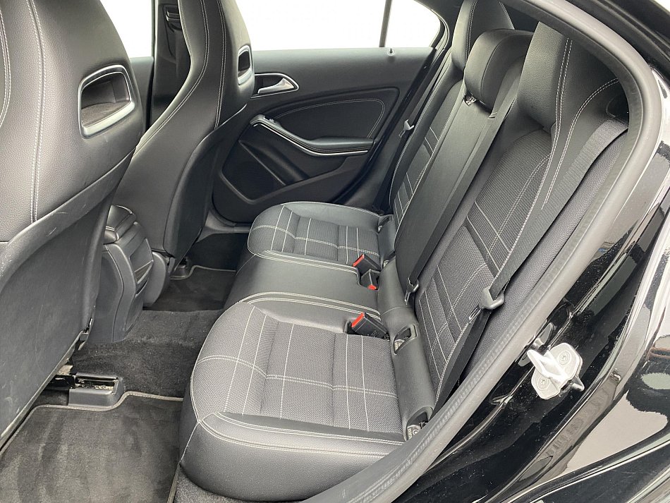 Mercedes-Benz Třída A 1.6i Sport A180