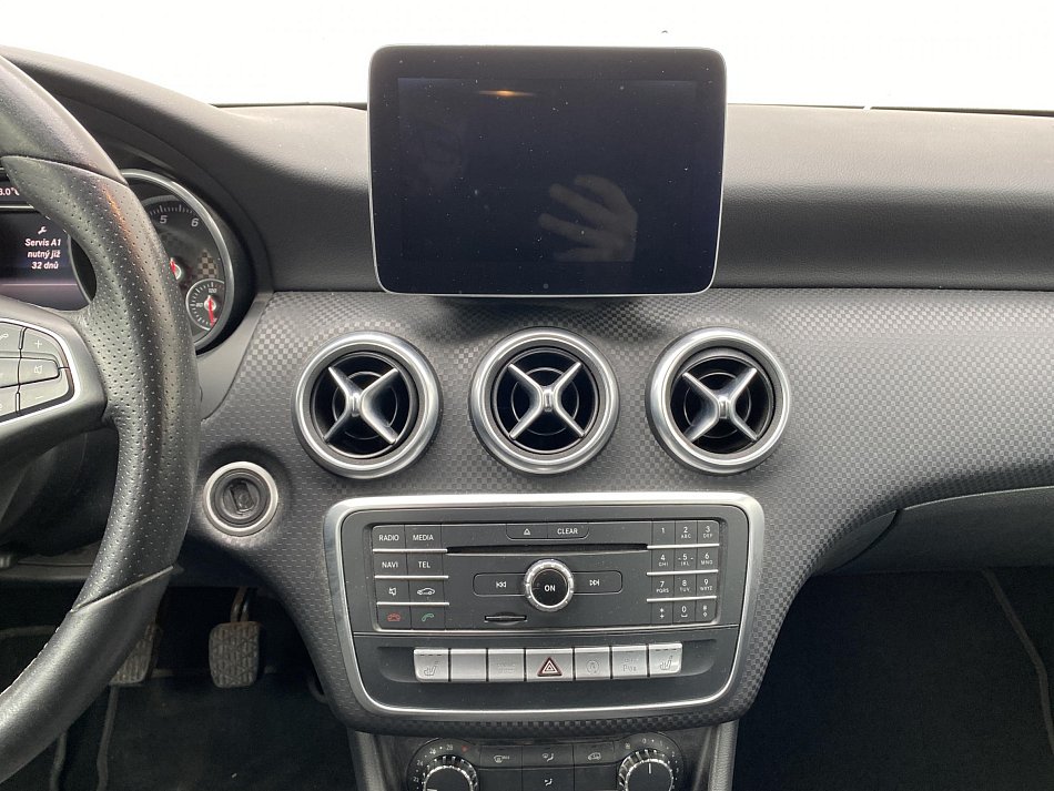 Mercedes-Benz Třída A 1.6i Sport A180