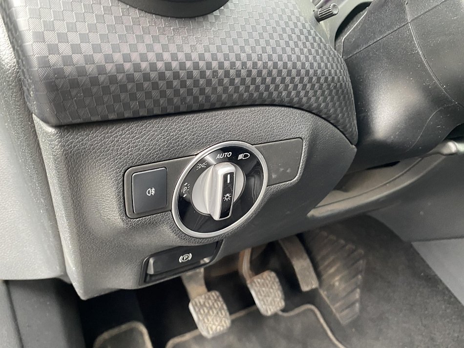 Mercedes-Benz Třída A 1.6i Sport A180