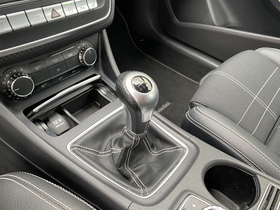 Mercedes-Benz Třída A 1.6i Sport A180