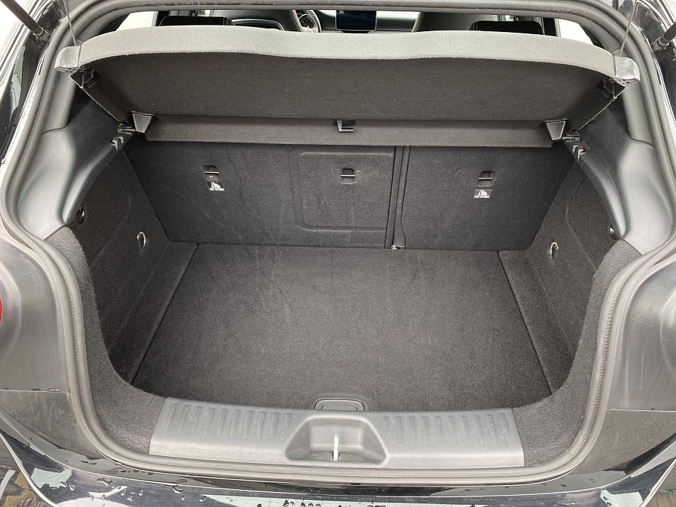 Mercedes-Benz Třída A 1.6i Sport A180