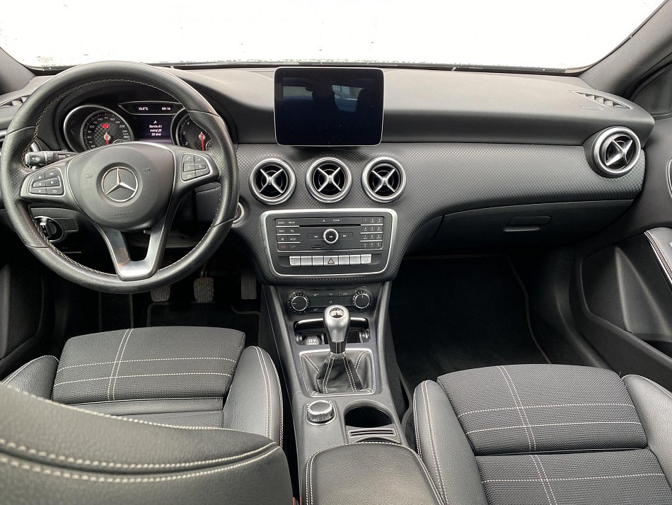 Mercedes-Benz Třída A 1.6i Sport A180