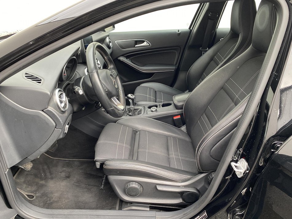 Mercedes-Benz Třída A 1.6i Sport A180