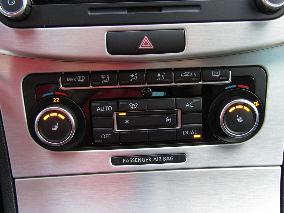 Volkswagen Passat CC 2.0 TDi 