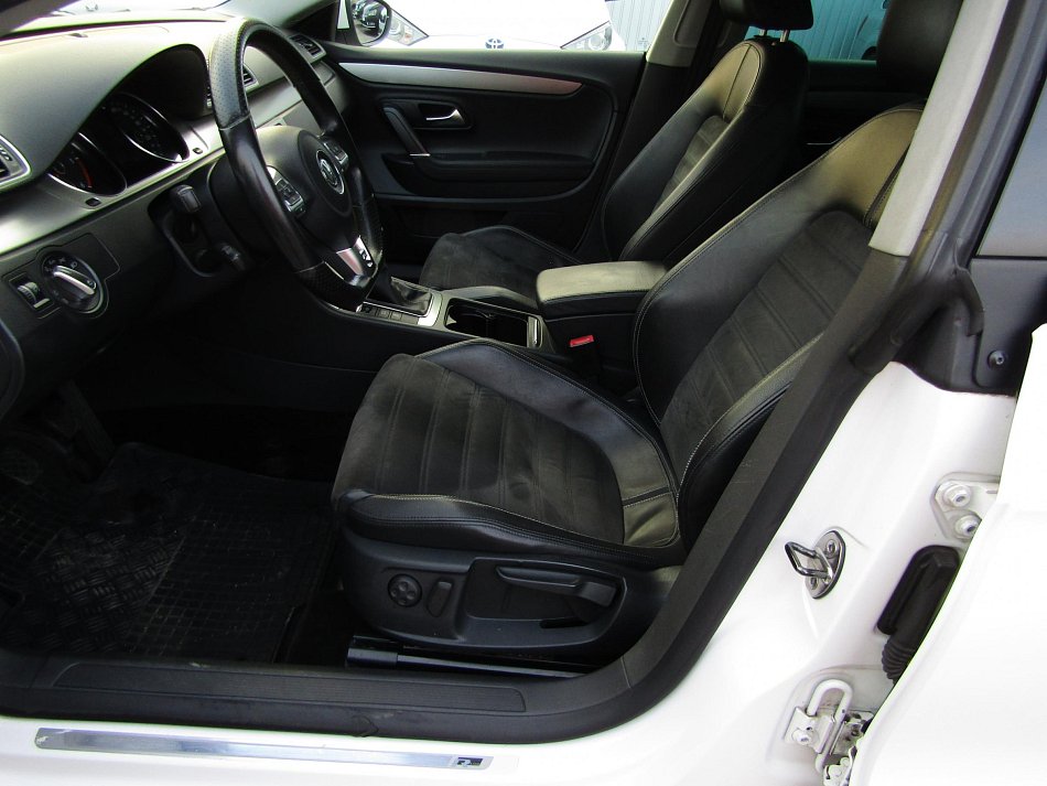 Volkswagen Passat CC 2.0 TDi 