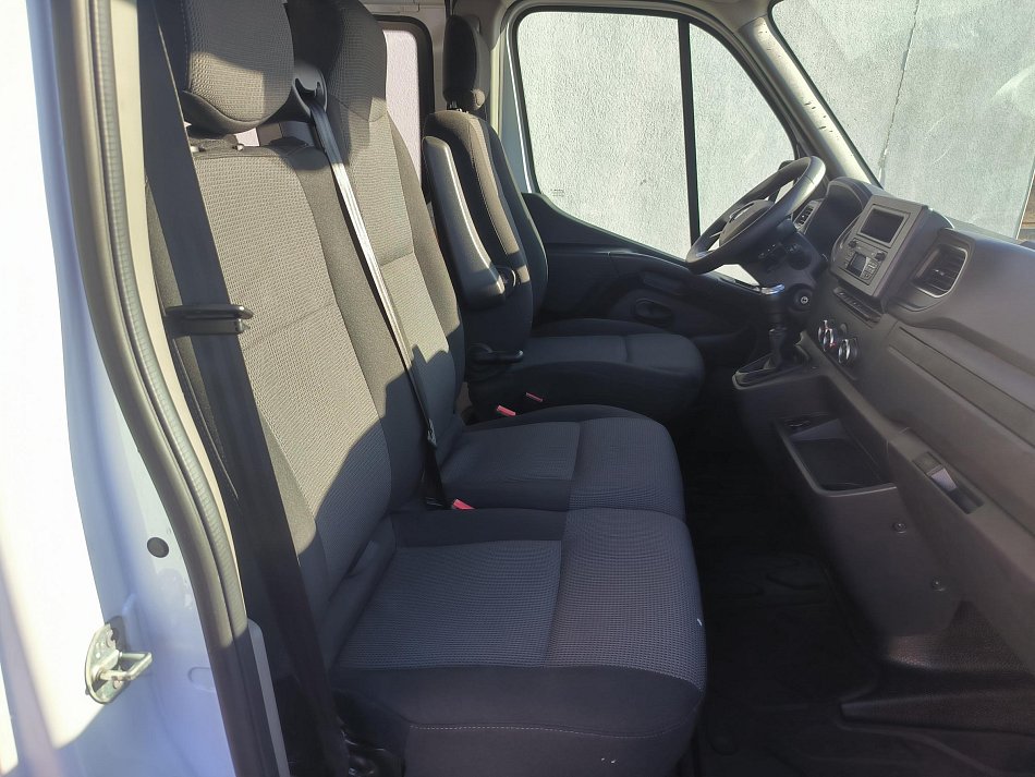 Renault Master 2.3dCi  L3H2 6míst