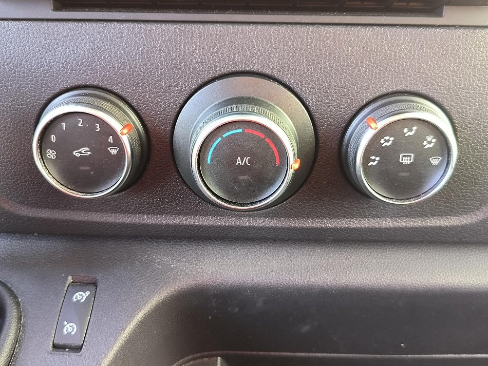 Renault Master 2.3dCi  L3H2 6míst