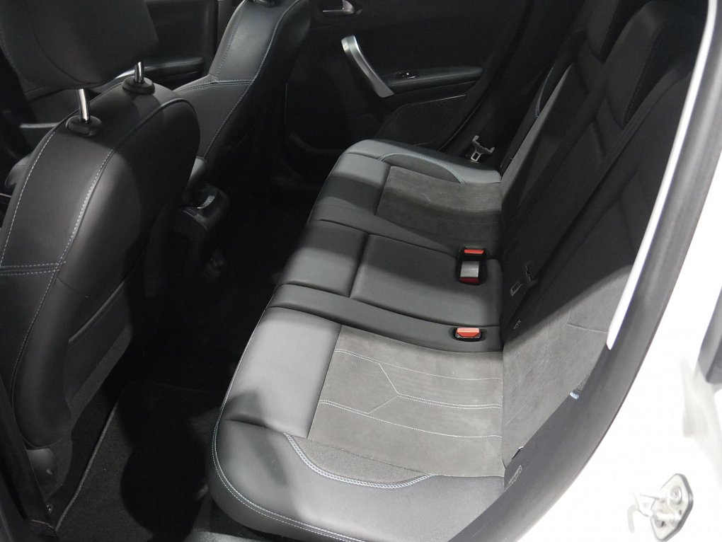 Peugeot 2008 1.2 PT Crossway