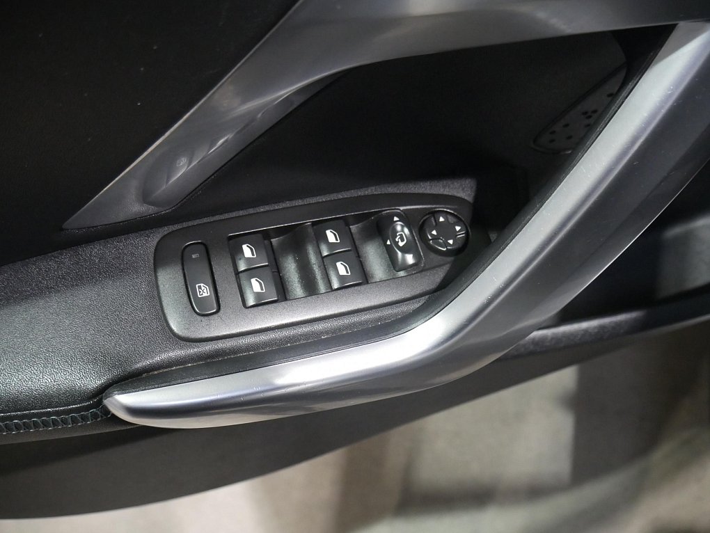 Peugeot 2008 1.2 PT Crossway