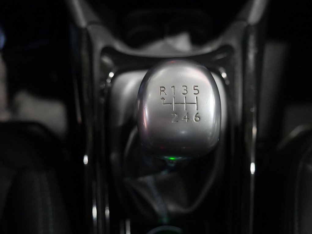 Peugeot 2008 1.2 PT Crossway