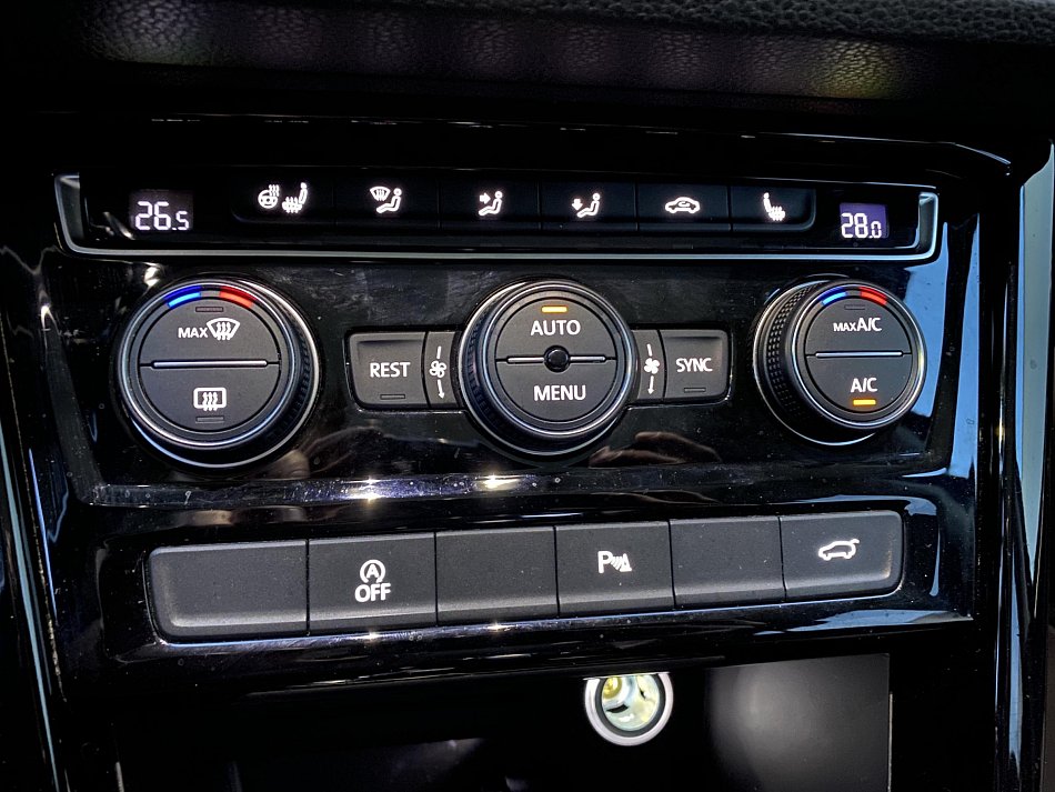 Volkswagen Touran 1.6TDi  7 míst