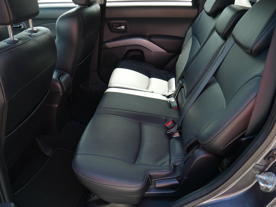 Citroën C-Crosser 2.2HDi  7míst, 4x4