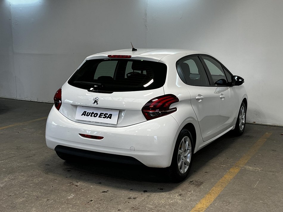 Peugeot 208 1.2i 