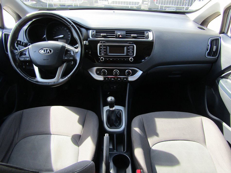 Kia Rio 1.3i 