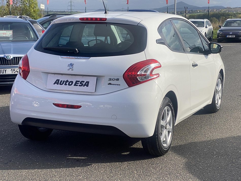 Peugeot 208 1.0i 