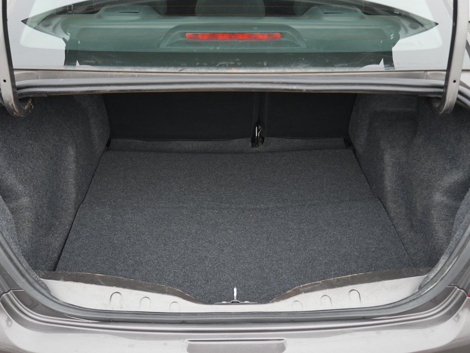 Peugeot 301 1.6 VTi Allure