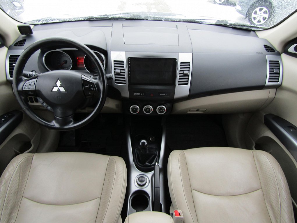 Mitsubishi Outlander 2.0 D  4x4, 7míst