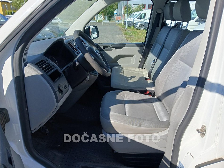 Volkswagen Transporter 2.0TDi  8míst