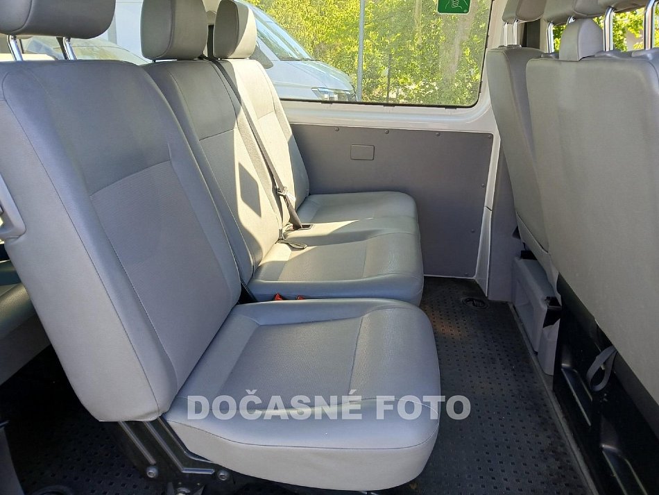 Volkswagen Transporter 2.0TDi  8míst