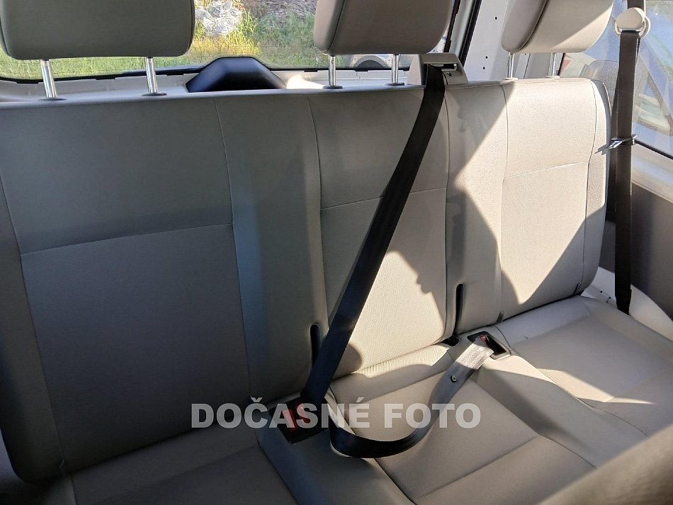 Volkswagen Transporter 2.0TDi  8míst