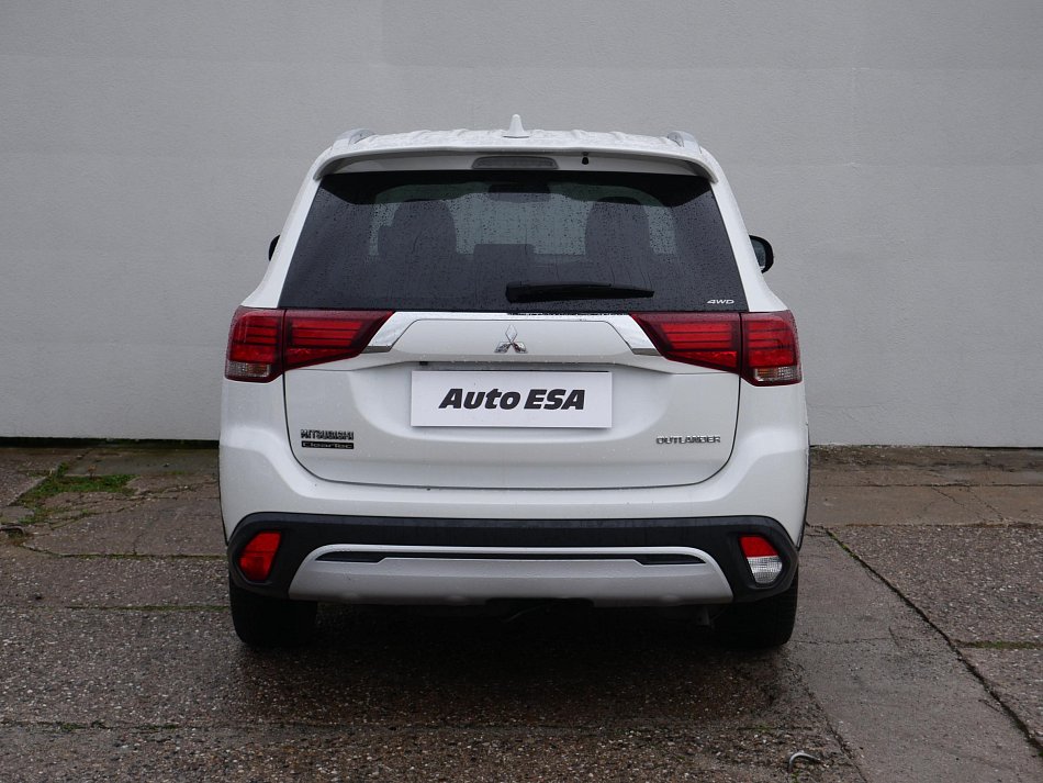 Mitsubishi Outlander 2.0MIVEC  4x4, 7míst