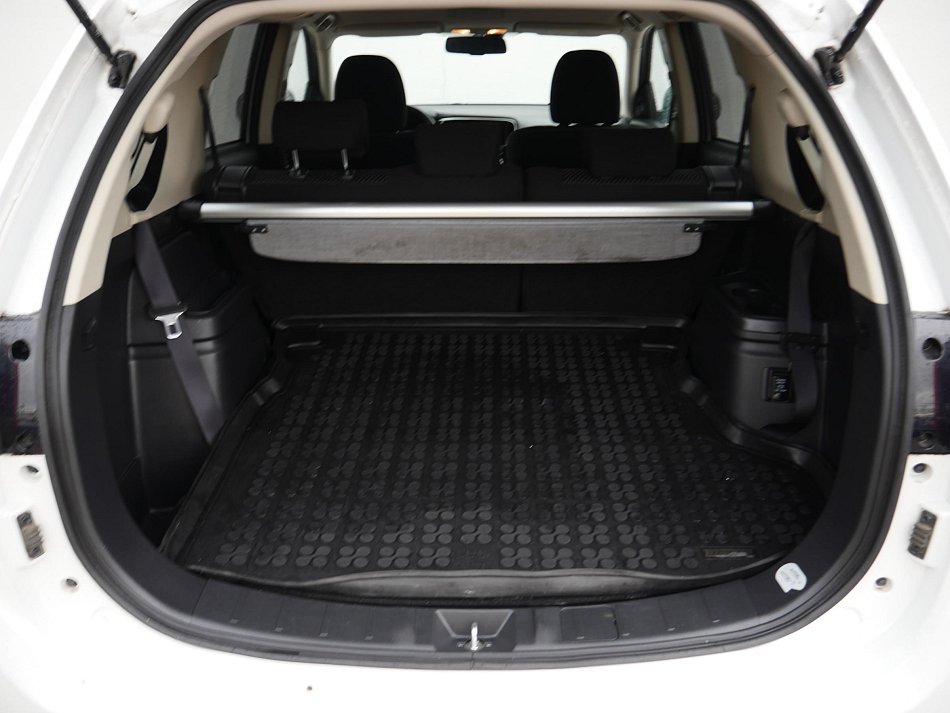 Mitsubishi Outlander 2.0MIVEC  4x4, 7míst